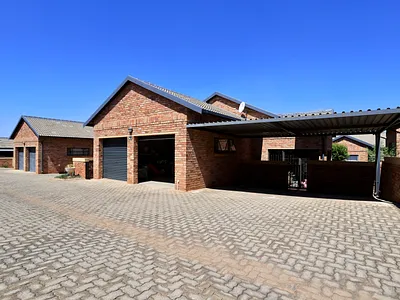 2 Bedroom Townhouse For Sale in Krugersdorp - fCtS.webp
