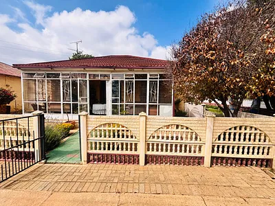 2 Bedroom House For Sale in Krugersdorp - 1xoC.webp