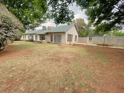 5 Bedroom House For Sale in Roodepoort - tGaT.webp