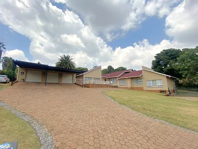 3 Bedroom House For Sale in Roodepoort - img