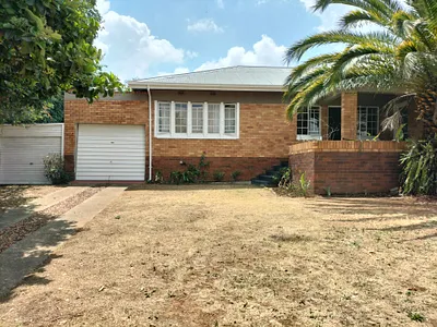 3 Bedroom House For Sale in Roodepoort - img