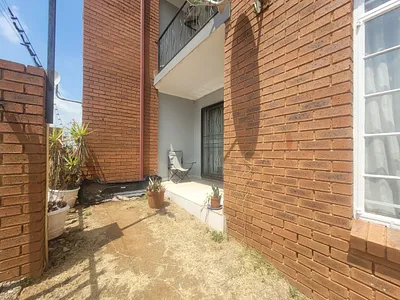 2 Bedroom Apartment For Sale in Krugersdorp - img