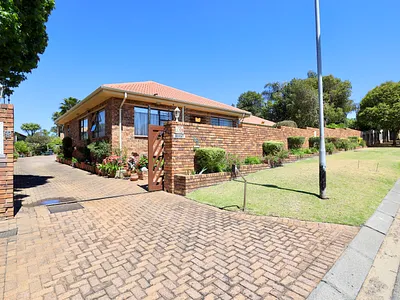 5 Bedroom House For Sale in Krugersdorp - TOHz.webp