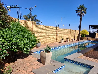 4 Bedroom House For Sale in Krugersdorp - ZOfu.webp