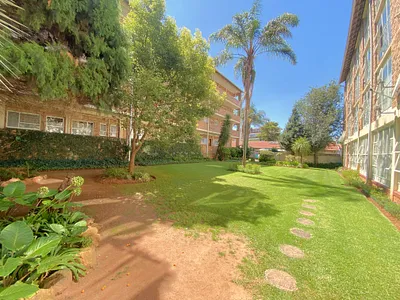 2 Bedroom Apartment For Sale in Roodepoort - OUJB.webp