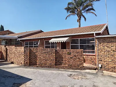 3 Bedroom Apartment For Sale in Krugersdorp - 3fiY.webp