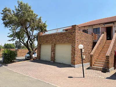 2 Bedroom Apartment For Sale in Roodepoort - uw3Q.webp