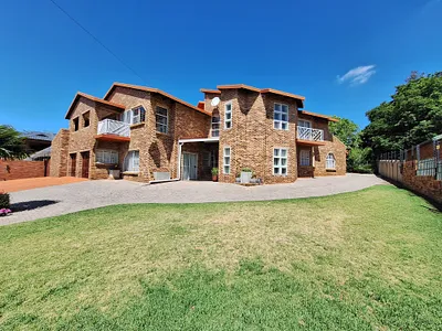5 Bedroom House For Sale in Krugersdorp - K0kh.webp