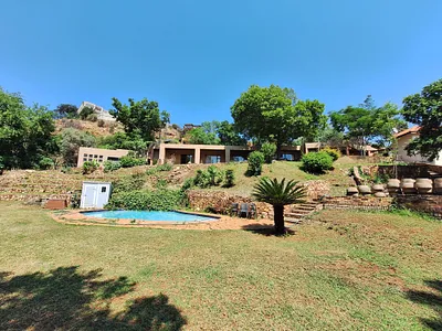 5 Bedroom House For Sale in Roodepoort - Np3z.webp