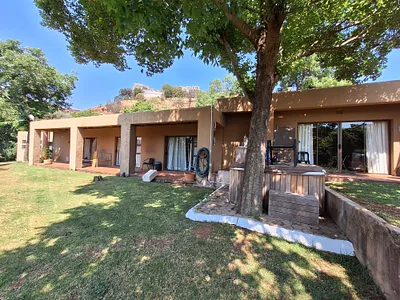 5 Bedroom House For Sale in Roodepoort - kxlU.webp