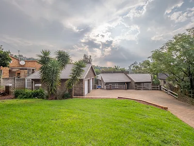 3 Bedroom House For Sale in Roodepoort - V0SH.webp