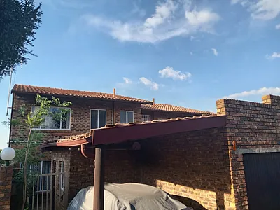 3 Bedroom Townhouse To Rent in Johannesburg - 67VR.webp