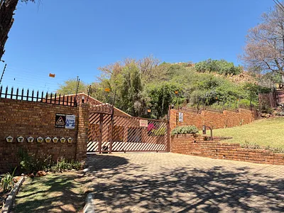 3 Bedroom Townhouse For Sale in Roodepoort - RE08.webp