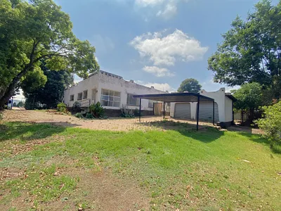 4 Bedroom House For Sale in Roodepoort - pKGl.webp