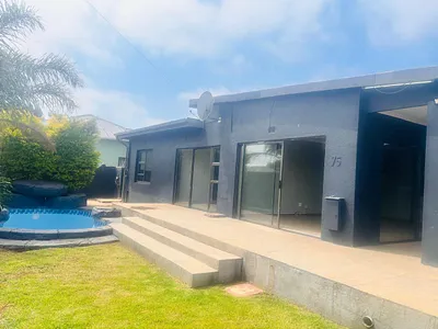 6 Bedroom House For Sale in Krugersdorp - M5Xr.webp