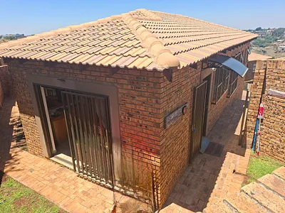 3 Bedroom Townhouse For Sale in Krugersdorp - hgG9.webp