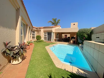 3 Bedroom Townhouse For Sale in Krugersdorp - 7ffb.webp