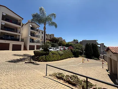 2 Bedroom Apartment For Sale in Roodepoort - FOVt.webp