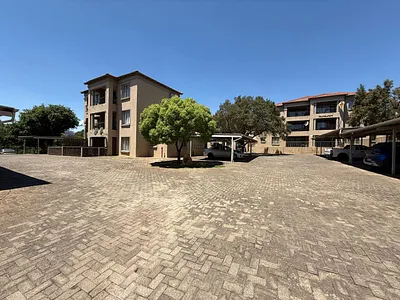 1 Bedroom Apartment For Sale in Roodepoort - q4Md.webp