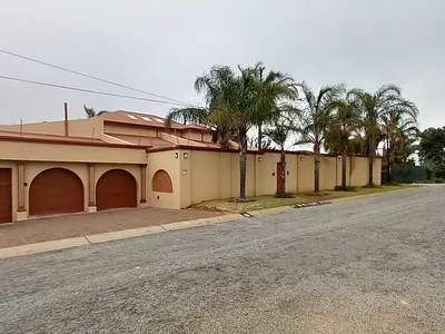 5 Bedroom House To Rent in Roodepoort - l2wl.webp