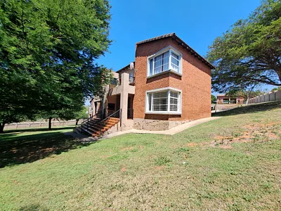 2 Bedroom Apartment To Rent in Roodepoort - HDDr.webp