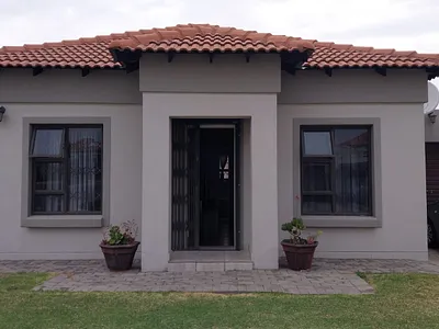 2 Bedroom House For Sale in Secunda - TwzT.webp
