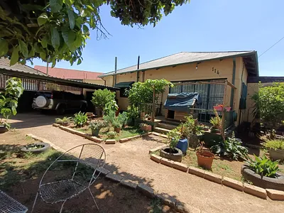 4 Bedroom House For Sale in Randfontein - czUK.webp