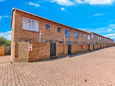2 Bedroom Townhouse To Rent in Krugersdorp - NwNy.webp