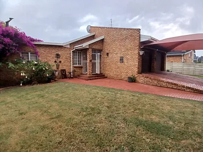 3 Bedroom House For Sale in Randfontein - 9WiO.webp