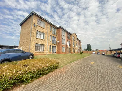 2 Bedroom Apartment For Sale in Roodepoort - e1s8.webp