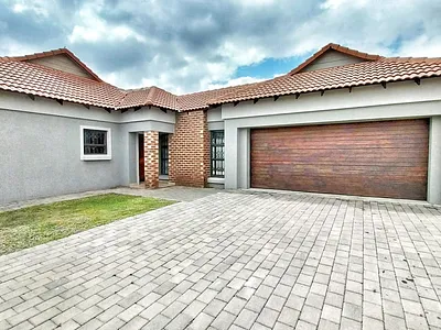 3 Bedroom House To Rent in Secunda - KXCl.webp