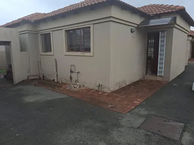 3 Bedroom Apartment For Sale in Randfontein - e9WU.webp
