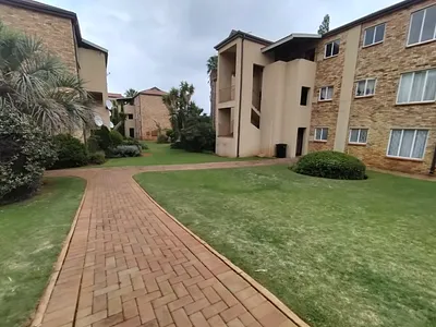 1 Bedroom Apartment For Sale in Roodepoort - oe3k.webp