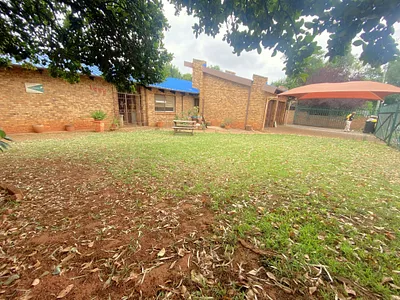 4 Bedroom House For Sale in Roodepoort - AqMM.webp