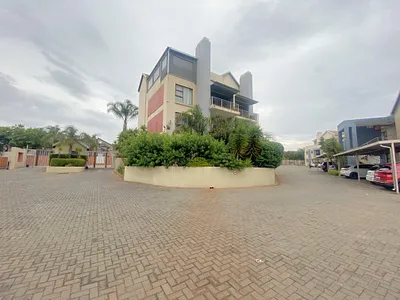 3 Bedroom Apartment For Sale in Krugersdorp - img