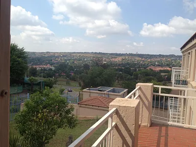 2 Bedroom Apartment To Rent in Roodepoort - img