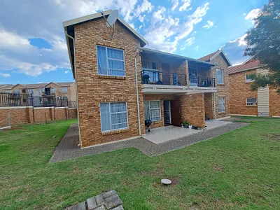 2 Bedroom Apartment To Rent in Roodepoort - img