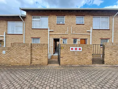 2 Bedroom Townhouse For Sale in Krugersdorp - Arsp.webp