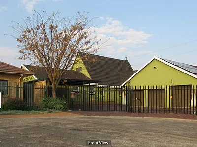 6 Bedroom House For Sale in Roodepoort - FlFv.webp