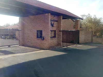 2 Bedroom Apartment To Rent in Roodepoort - okSa.webp