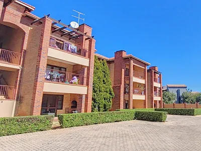 2 Bedroom Apartment For Sale in Roodepoort - plpN.webp