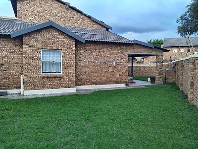 3 Bedroom Townhouse To Rent in Roodepoort - PngX.webp