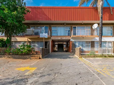 3 Bedroom Apartment For Sale in Krugersdorp - WrY8.webp