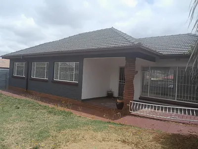 3 Bedroom House To Rent in Roodepoort - dn3O.webp