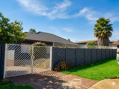 3 Bedroom House To Rent in Roodepoort - o15b.webp
