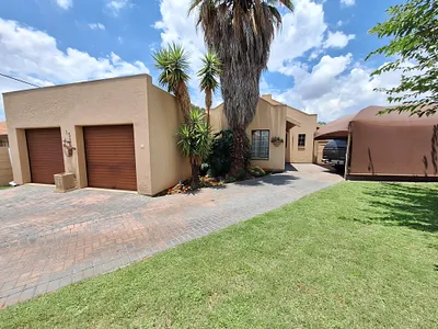 3 Bedroom House For Sale in Randfontein - 4jQd.webp
