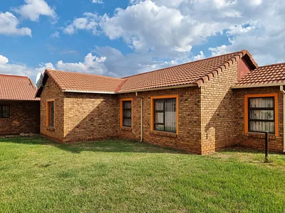 3 Bedroom House To Rent in Soweto - C57g.webp