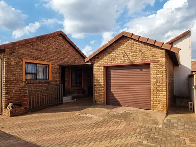 3 Bedroom House To Rent in Soweto - S2qc.webp