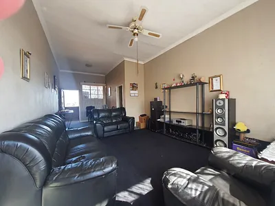 1 Bedroom Apartment For Sale in Germiston - qZcO.webp