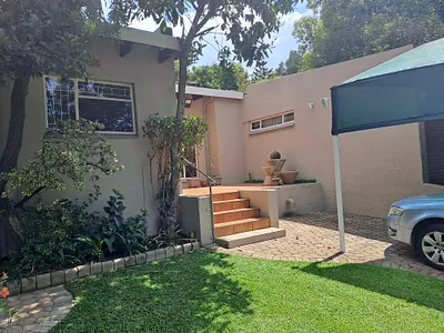 3 Bedroom House For Sale in Roodepoort - S033.webp
